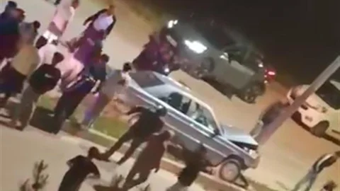 Elazığ'da Otomobil Direğe Çarptı