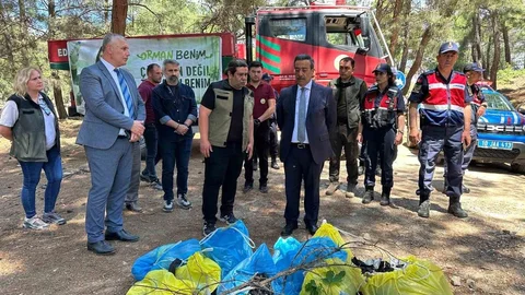 Burhaniye’de Çöp Toplama Etkinliği Yapıldı