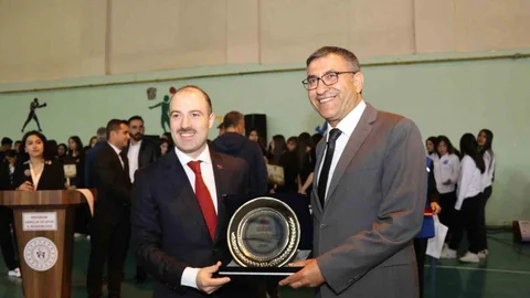 Hasan Oğuz’a Plaket Takdimi Yapıldı