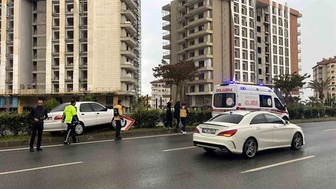 Alanya'da Kontrolden Çıkan Araç Refüje Çıktı