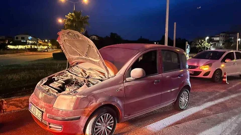Otomobil Yangınına Vatandaşlar Müdahale Etti