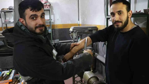 Sivas'ta Bıçak Ustası Keskinliği Test Etti