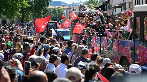 Isparta'da Uluslararası Gül Festivali Coşkusu