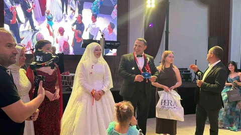 Antalya'da Zabıta Ekiplerinden Eğlenceli Sürpriz