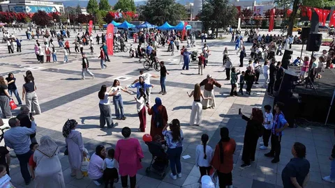 Düzce'de Renkli Kutlamalar Yapıldı