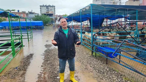 Adana'da Kurban Pazarı Sel Altında Kaldı
