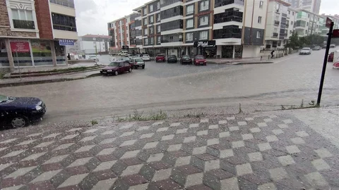 Ankara'da Dolu ve Yağmur Etkili Oldu