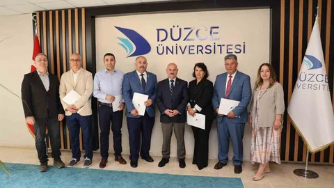 Düzce Üniversitesi'nde Başarı Belgeleri Dağıtıldı
