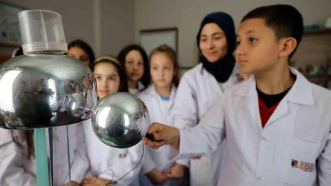 Başiskele Çocuk Üniversitesi 600 Öğrenciyle Geleceğe Hazırlanıyor