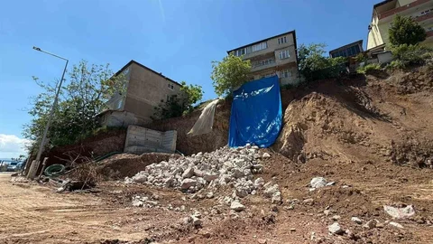 İzmit'te Toprak Kayması Sonrası Açıklama Yapıldı