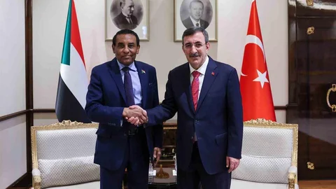 Cumhurbaşkanı Yardımcısı Yılmaz Sudan Başbakanı ile Görüştü