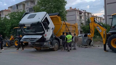 Edirne'de Kamyon Devrildi