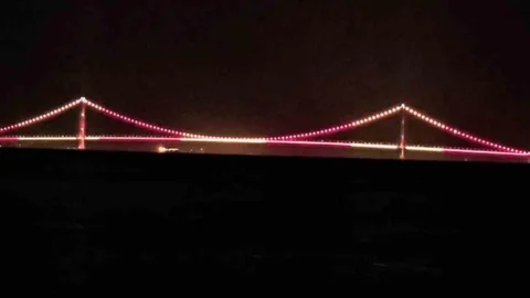 Çanakkale Köprüsü Galatasaray Renkleriyle Aydınlatıldı