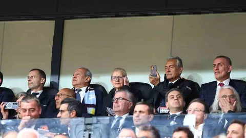 Galler Prensi William İstanbul'da Finalde