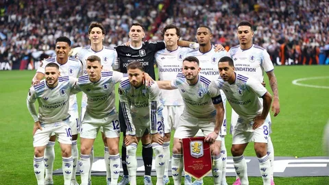 Aston Villa Beşiktaş Park’ta Kupayı Kazandı