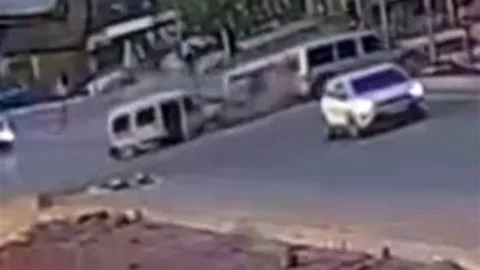 Yüksekova'da Zincirleme Kaza Görüntülendi