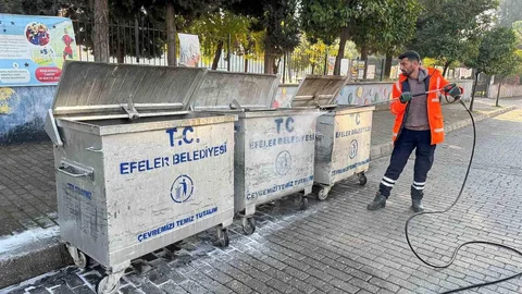 Efeler'de Bayram Temizliği Yapılıyor