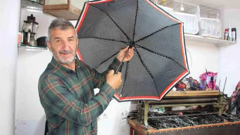 Yağmurun Başkenti Rize'de Şemsiye Tamiri