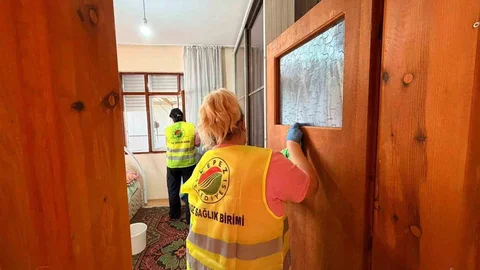 Kepez'de Şehit ve Gazi Ailelerine Temizlik Desteği