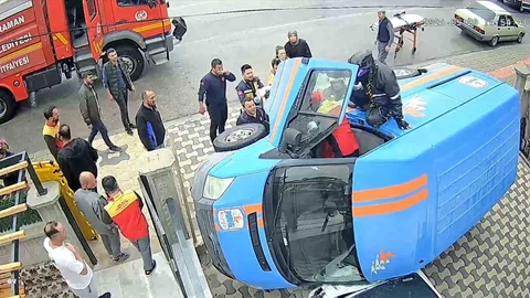 Karaman'da Kargo Aracı Devrildi