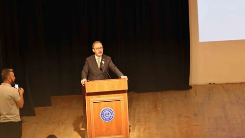İzmir'de Ege Üniversitesi'nin 71. Yıldönümü Kutlandı