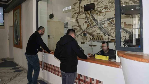 Şehzadeler'de Vezneler Hafta Sonu Açık Kalacak