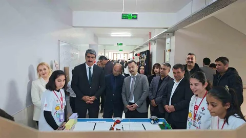 Koçak Ortaokulu’nda Bilim Fuarı Yoğun İlgi Gördü