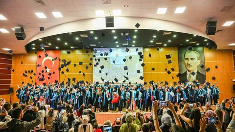 Karamanoğlu Mehmetbey Üniversitesi Mezuniyet Heyecanı