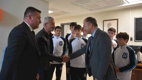 Ahmet Hamdi Tanpınar Ortaokulu Futsal Takımına Destek