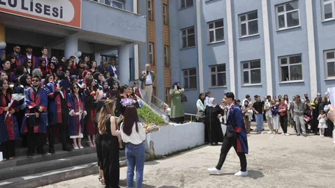 Muş'ta Mezuniyet Coşkusu Yaşandı