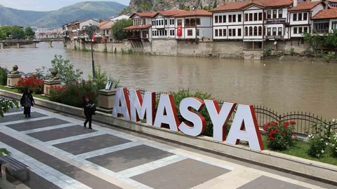 Amasya’da Yeşilırmak Nehri Debisi Düşüyor