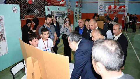 Öğrenciler Bilim Fuarı'nda Projelerini Tanıttı