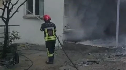 Elazığ'da Çatı Yangını Meydana Geldi