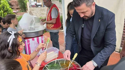 Balıkesir'de Çocuklara Hediye Yağmuru