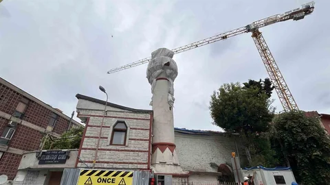 Fatih'teki 400 Yıllık Cami Kubbesi Yıkıldı