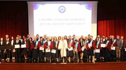 Eskişehir'de ESOGÜ 2025 Ödülleri Sahiplerini Buldu