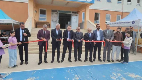 Edremit'te Sanat Sergisi Açıldı