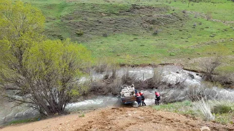 Sivas'ta Dereye Uçan Araçta 5 Yaralı