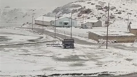 Gürpınar'da Mayıs ayında Kar Yağdı