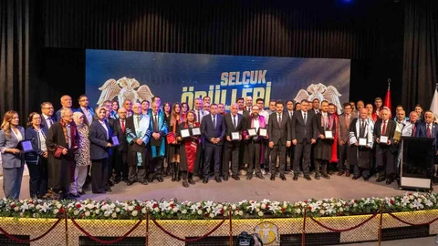 Selçuk Üniversitesinde Başarılar Ödüllendirildi