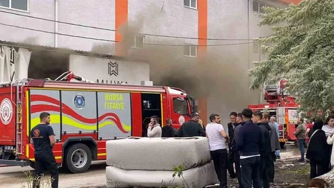 Bursa'da Koltuk Fabrikasında Yangın Çıktı