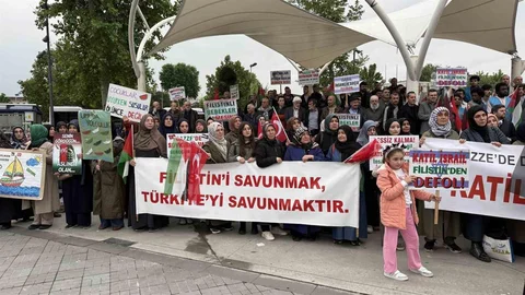 Sakarya'dan Gazze'ye Yardım Götüren Aktivistin Kızı Tepki Gösterdi