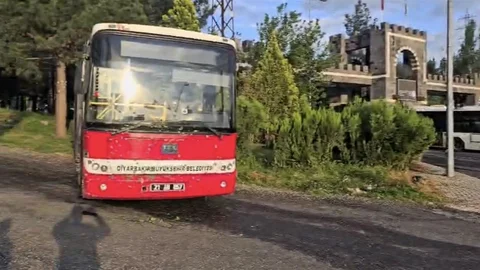 Freni Patlayan Otobüs Diyarbakır'da Refüjde Durduruldu