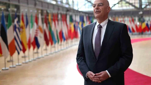 Yunan Bakan Dendias: Türkiye’nin Üretim Kapasitesi Artıyor