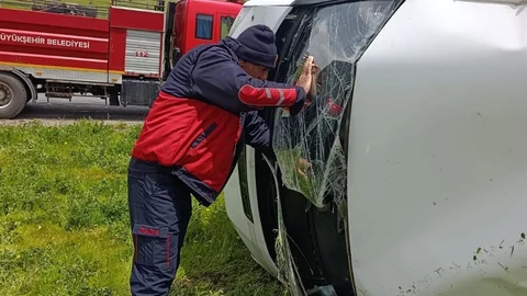 Van'da Minibüs Devrildi