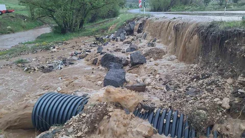 Tomarza'da Sağanak Yağış Etkili Oldu