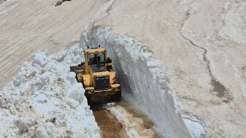 Bitlis'te Mayıs Ayında Karla Mücadele Devam Ediyor