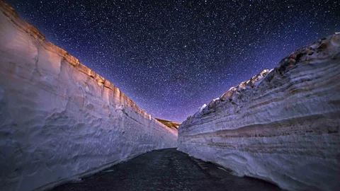Nemrut Kalderası'nda Kar ve Yıldızlar Buluştu