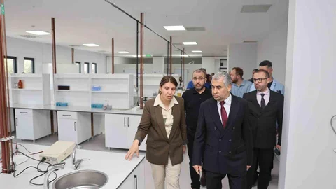 Adnan Menderes Üniversitesi Laboratuvarı İncelemesi
