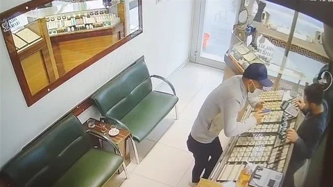 Eşine Sürpriz Yapmak İçin Kuyumcudan Pırlanta Çaldı